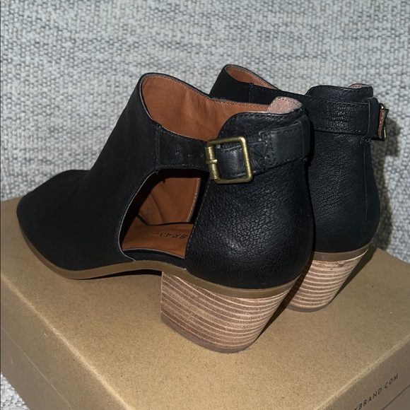 Lucky Brand Black Barimo Bootie.  Black Peep-Toe Heeled Bootie Size 9 - Picture 6 of 10